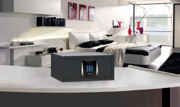 elegancki sejf hotelowy i do domu.jpg